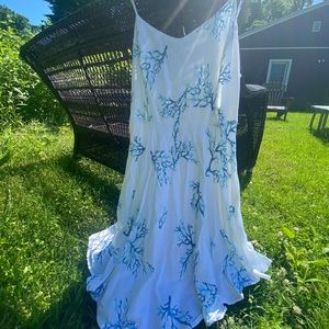 Summery dress with a coral pattern!